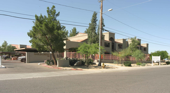 Goldcrest Apartments in Phoenix, AZ - Building Photo - Building Photo