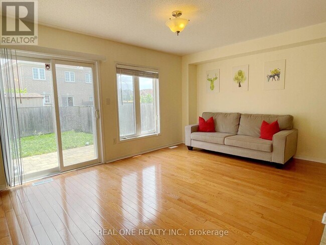 5302 Palmetto Pl in Mississauga, ON - Building Photo - Building Photo