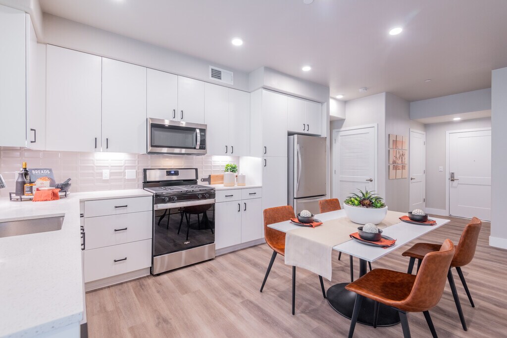 Aurora Apartments Gold River, CA Apartments