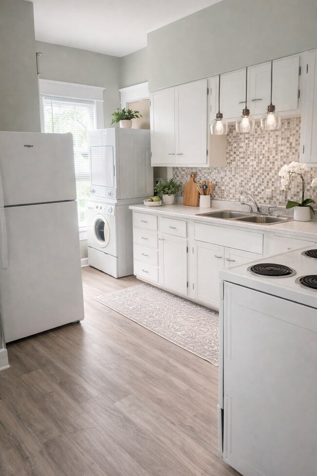 property at 2105 W Jackson St