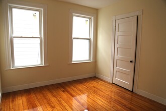 116 Paul Revere Rd, Unit 1 in Arlington, MA - Foto de edificio - Building Photo