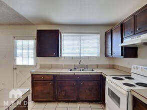 5619 N 61st Cir in Glendale, AZ - Foto de edificio - Building Photo