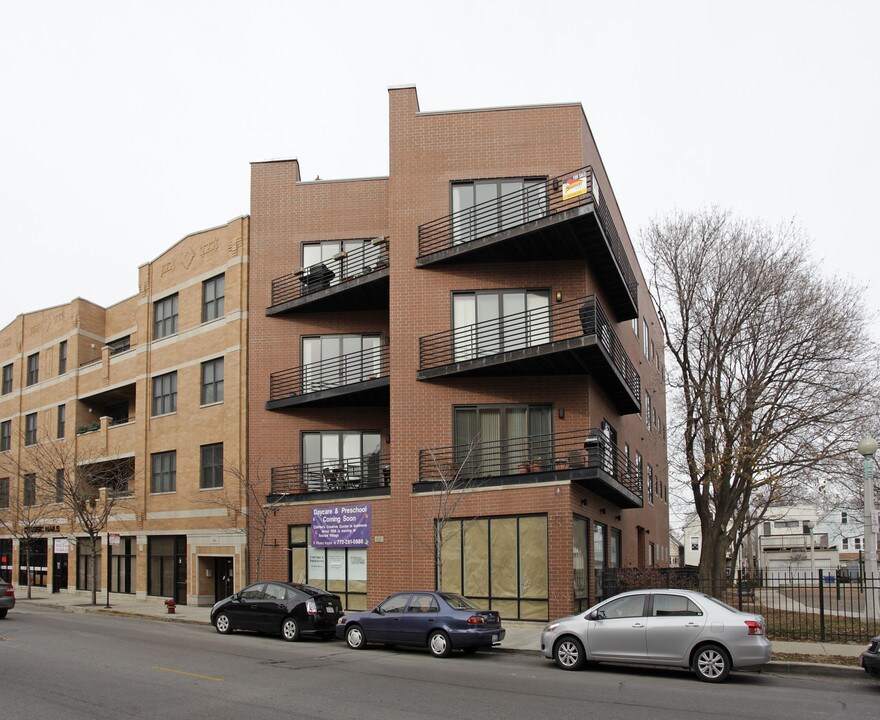 2026-2028 W Belmont Ave in Chicago, IL - Building Photo