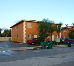 14040 NE 2nd Ave in Miami, FL - Building Photo - Building Photo