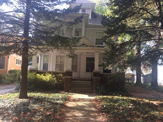 1419 S Lowell Ave, Unit Upstairs