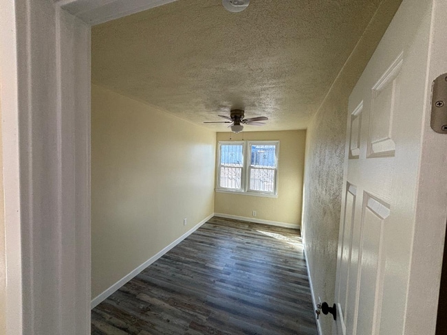 1129 E 103rd St in Los Angeles, CA - Foto de edificio - Building Photo