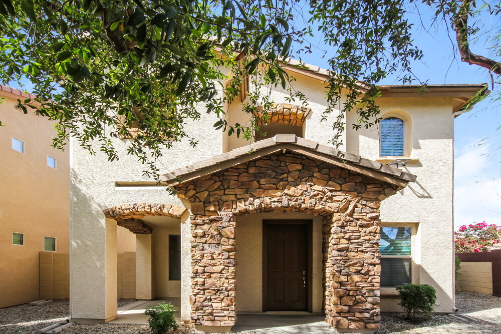 9194 W Meadow Dr in Peoria, AZ - Building Photo