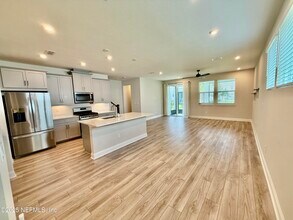 14164 Backbarrier Rd in Jacksonville, FL - Building Photo - Building Photo