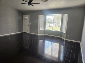 16172 W Botelho Ave in Kerman, CA - Building Photo - Building Photo