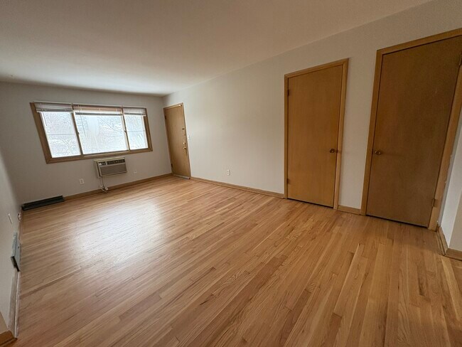 3573 S 76th St in Milwaukee, WI - Building Photo - Building Photo