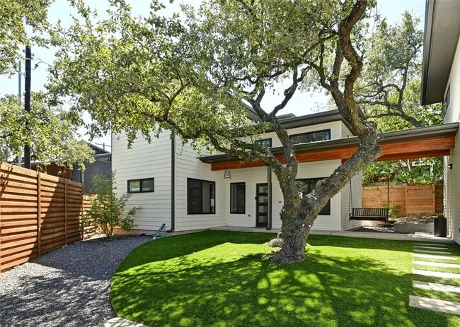 property at 407 S Park Dr