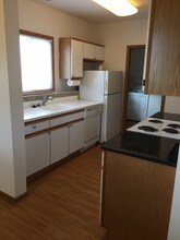 512 Powers Ct in Yorkville, IL - Building Photo - Building Photo