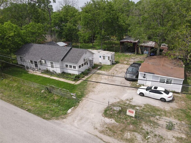 5101 Crane St photo'