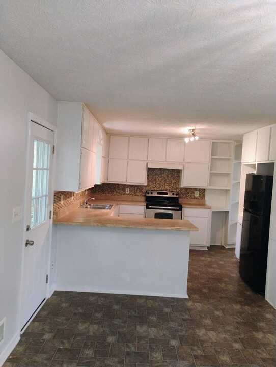 4208 W Village Pkwy in Ellenwood, GA - Foto de edificio