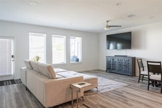 12327 Brandenburg Gate Rd in Houston, TX - Foto de edificio - Building Photo