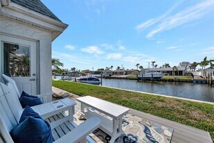 9822 Desoto Ct in Bradenton, FL - Building Photo