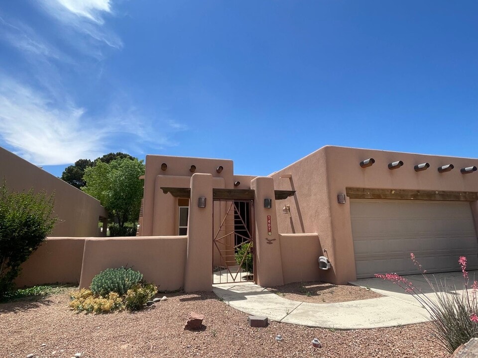1407 Fairway Village Dr in Las Cruces, NM - Building Photo