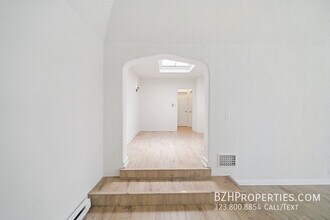 242 N La Peer Dr in Beverly Hills, CA - Building Photo - Building Photo