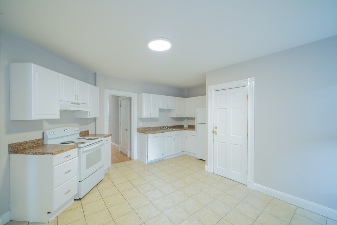1588 Cambridge St, Unit 6T in Cambridge, MA - Building Photo