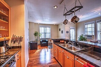 1938 Pearl St in Boulder, CO - Building Photo - Building Photo