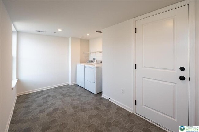 560 Long St in Emmaus, PA - Building Photo - Building Photo