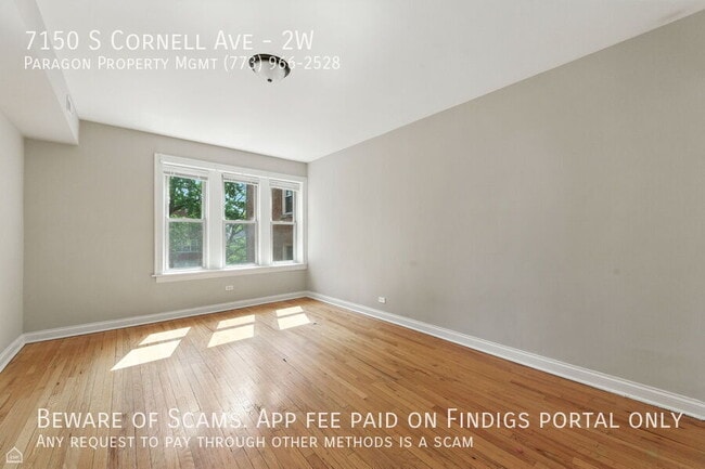 7150 S Cornell Ave in Chicago, IL - Foto de edificio - Building Photo