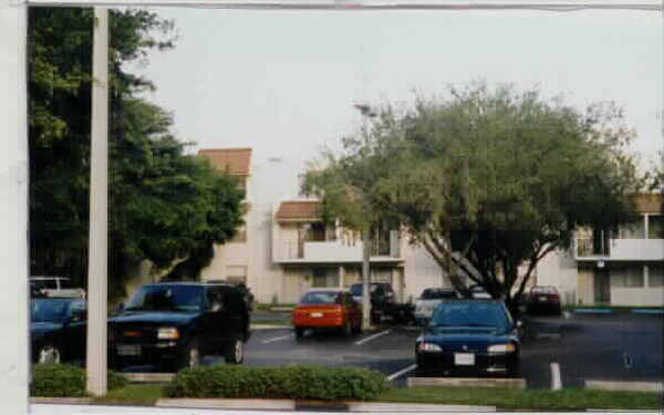 Sunwood Condominium in Miami, FL - Building Photo