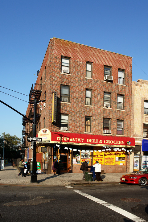 900 Nostrand Ave in Brooklyn, NY - Building Photo