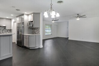 276 SW 7th Ave in Boca Raton, FL - Foto de edificio - Building Photo