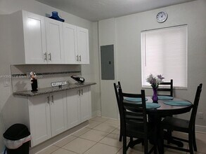13300 NE 10th Ave in North Miami, FL - Foto de edificio - Building Photo