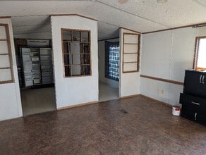215 Cora Ave in Del Rio, TX - Building Photo - Building Photo