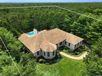 131 Malloy Dr in East Quogue, NY - Building Photo - Building Photo