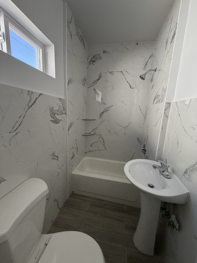 415 S 10th St, Unit APT 1 in Reading, PA - Foto de edificio - Building Photo