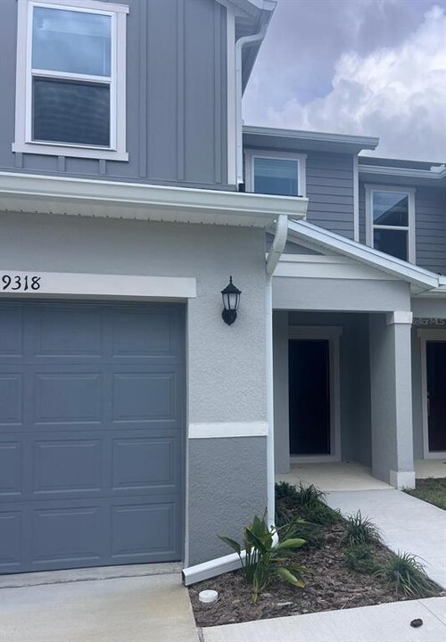 9318 Westside Hls Dr in Davenport, FL - Building Photo