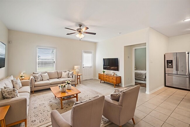 2516 Pearl Ct in Texas City, TX - Building Photo - Building Photo