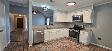 4661 Birchbend Ln in Fort Worth, TX - Foto de edificio - Building Photo