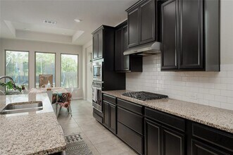 136 Ravello St in Liberty Hill, TX - Foto de edificio - Building Photo