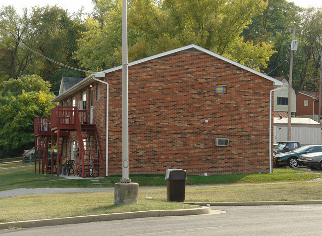 3746 Louisa Rd in Catlettsburg, KY - Foto de edificio - Building Photo