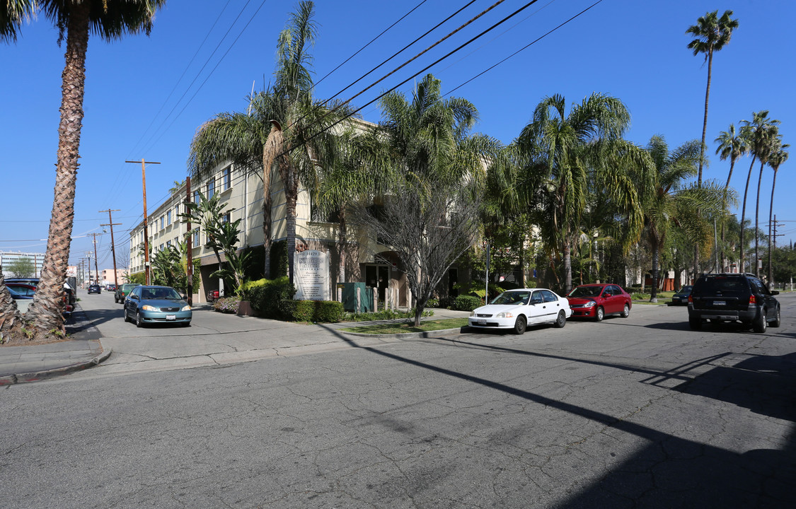 Kittridge Street in Van Nuys, CA - Foto de edificio