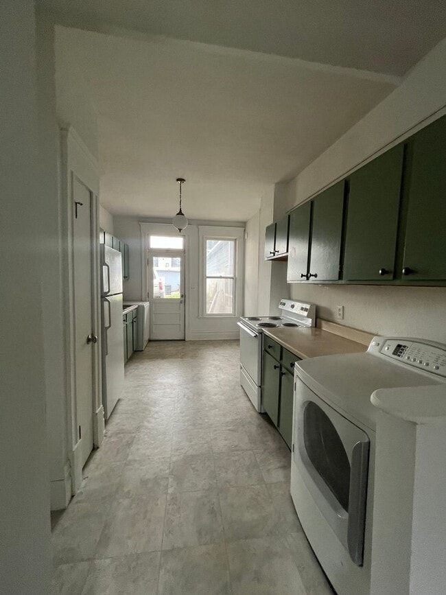 property at 716 W Quartz St