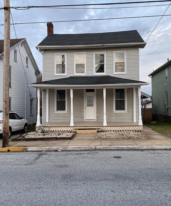 61 S Front St in York Haven, PA - Building Photo