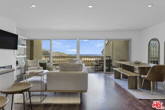 23910 De Ville Way in Malibu, CA - Building Photo - Building Photo