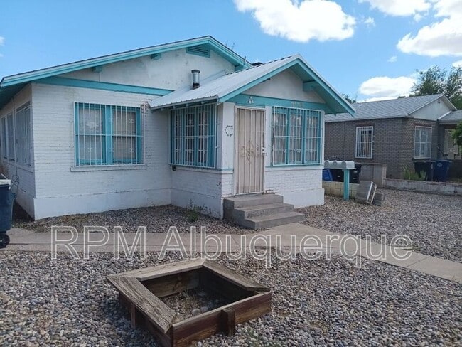 2129 Coal Ave SE in Albuquerque, NM - Building Photo - Building Photo