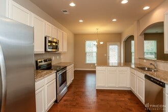 216 Stillwood Dr in Newnan, GA - Building Photo - Building Photo