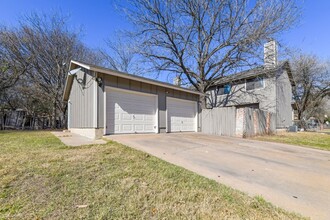 1305 Dobie Dr in Austin, TX - Building Photo - Building Photo