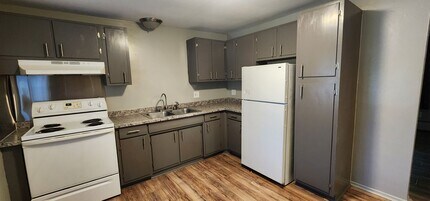 7095 W 13th Ave in Lakewood, CO - Foto de edificio - Building Photo