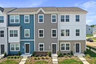 331 Sandy Bottom Cir in Ranson, WV - Building Photo