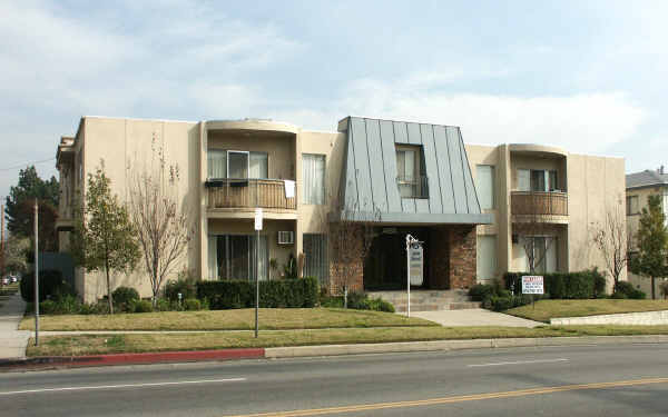 4850 Whitsett Ave in Valley Village, CA - Building Photo