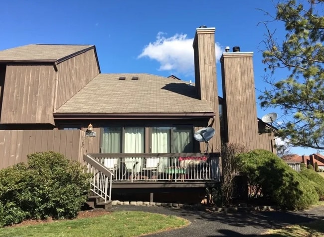 3231 Bloomingdale Dr in Hillsborough, NJ - Building Photo - Building Photo