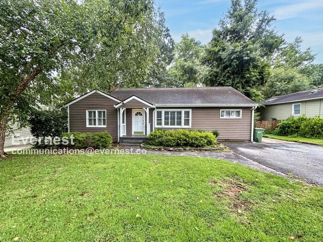 property at 289 Meadowbrook Dr NE